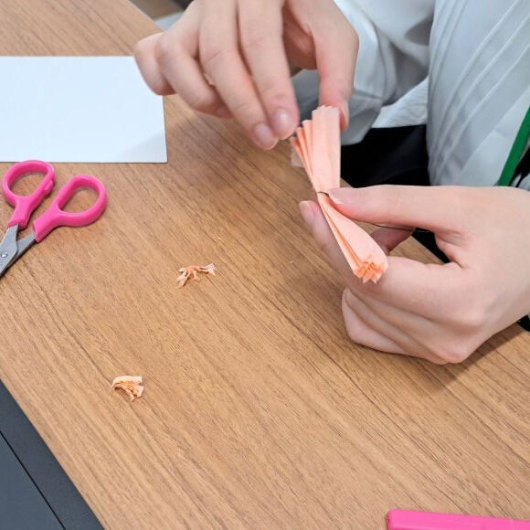 母の日工作「カーネーションのギフトカード作り」