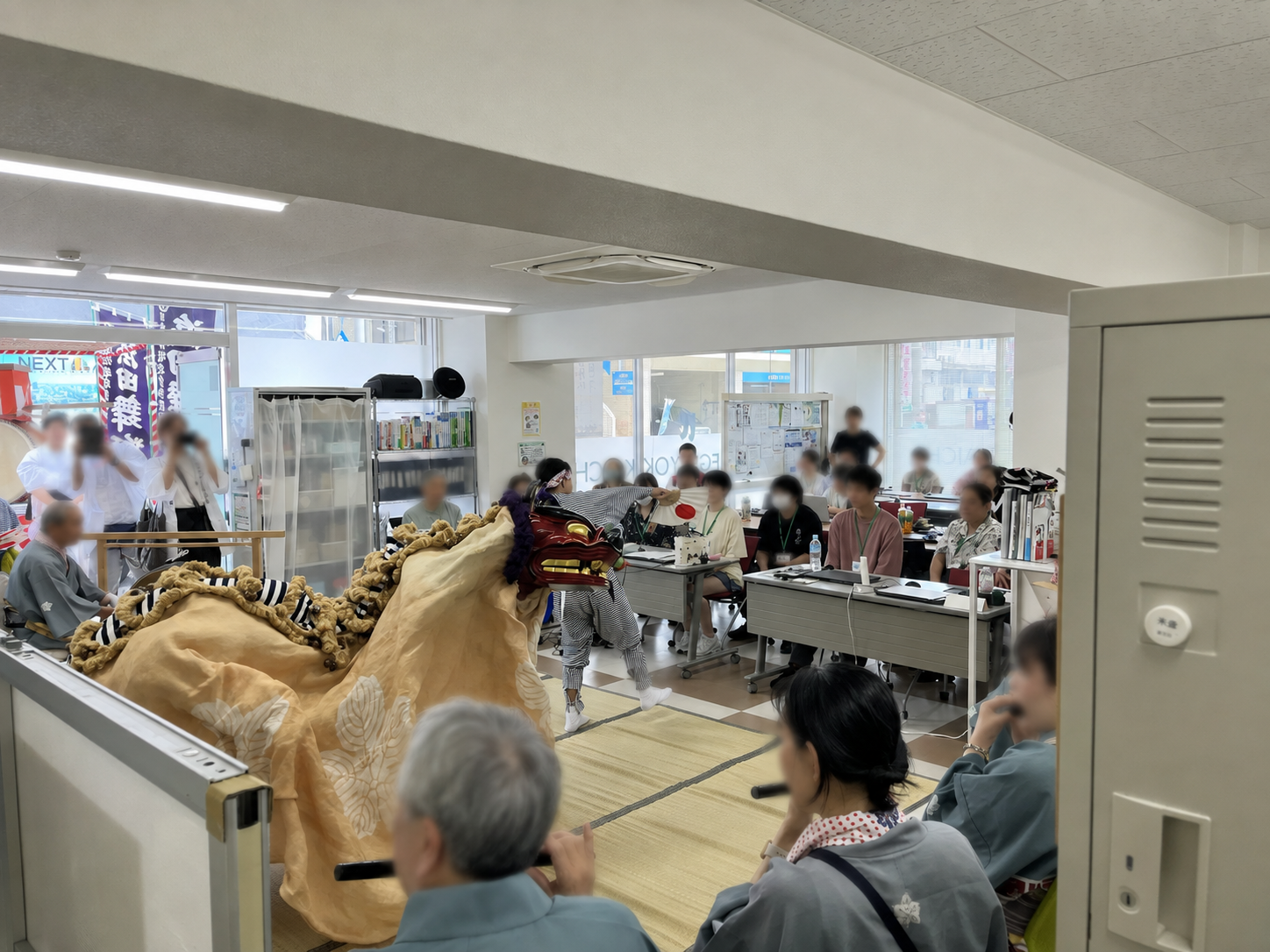 獅子舞がやって来た！