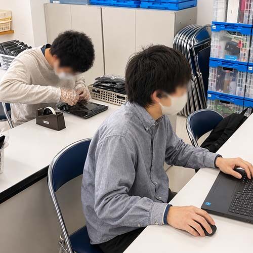 ① 作業風景